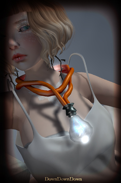 DDD_Light bulb necklace