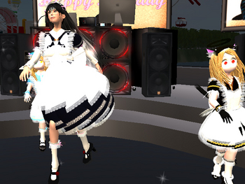 踊り狂う人たち